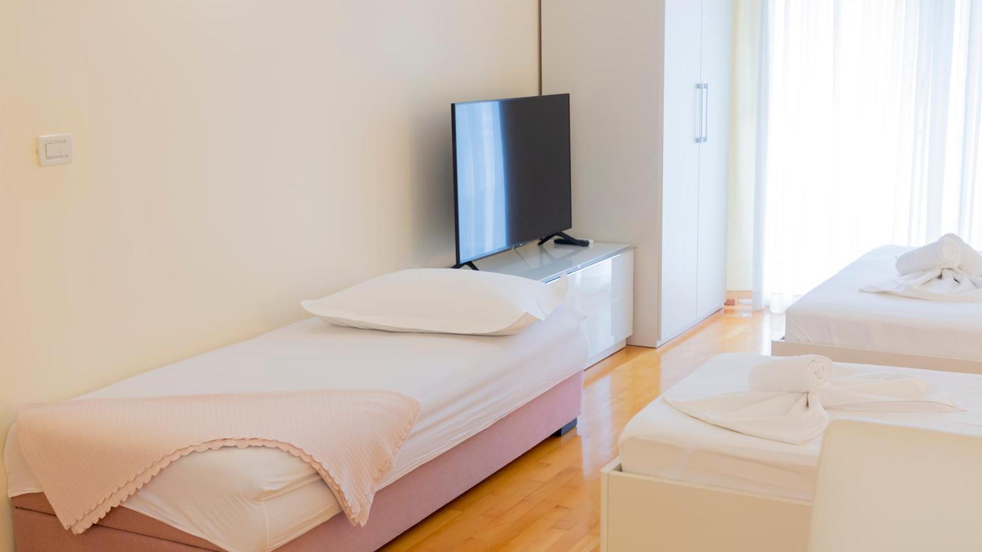 Baska Voda Apartments - Steps From The Beach, Free Parking, Central Location Esterno foto